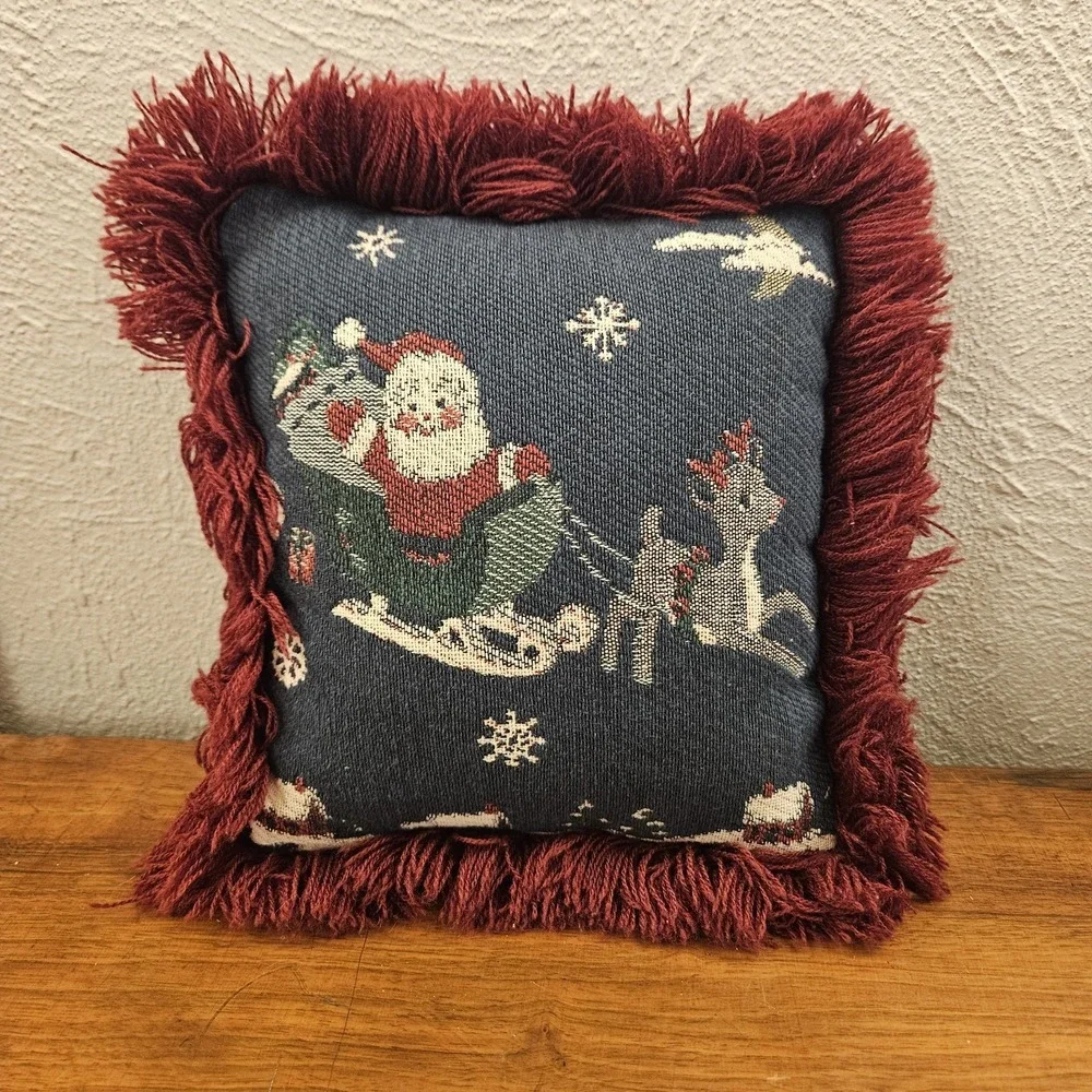 Riverdale Tapestry Throw Pillow Santa Sleigh Reindeer Christmas Made In‎ USA